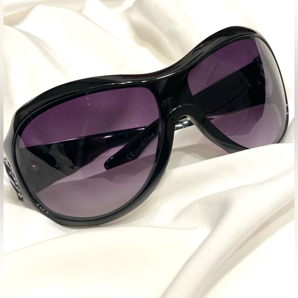 NWOT GUCCI RARE Vintage Zebra Purple Lens Black and White Logo Sunglasses GG2900